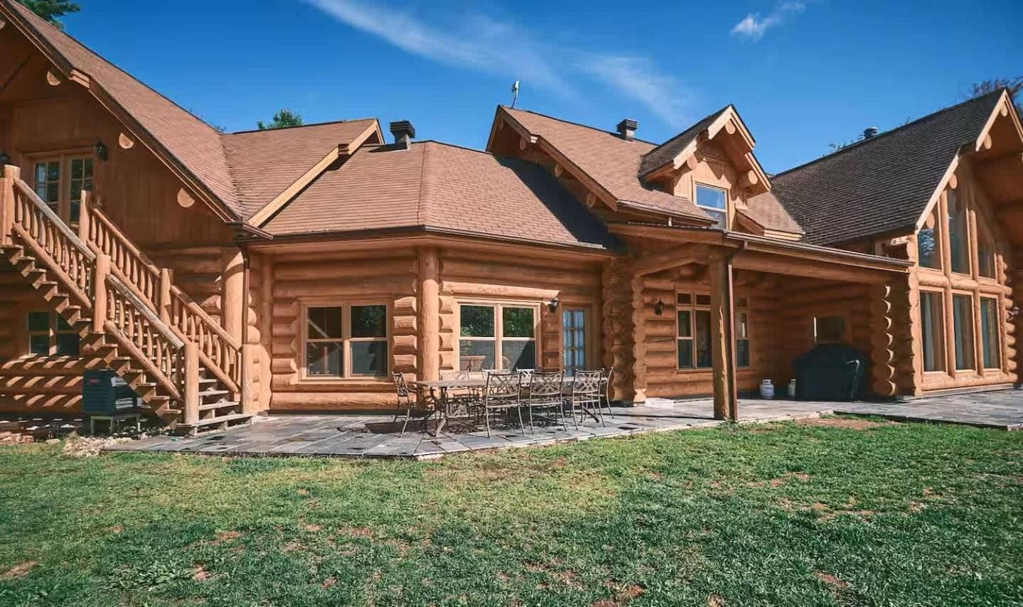 Mille-Isles Executive Plus 44 - Majestic Log Chalet With Hot Tub Sauna Heated Pool And Close To Activities מראה חיצוני תמונה