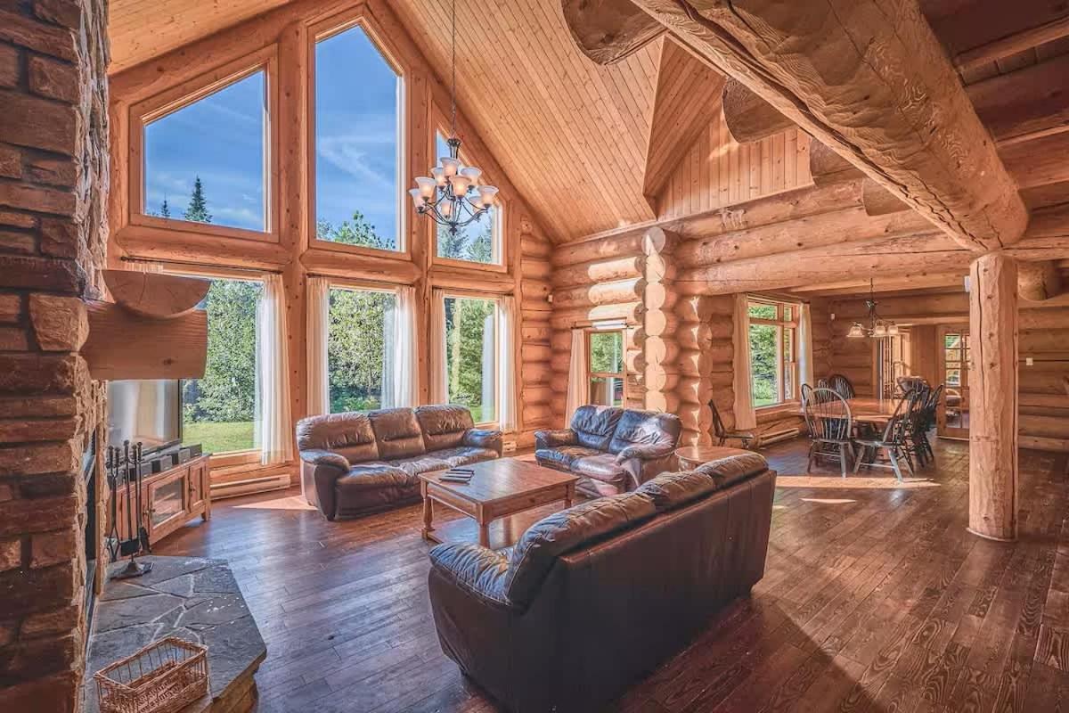 Mille-Isles Executive Plus 44 - Majestic Log Chalet With Hot Tub Sauna Heated Pool And Close To Activities מראה חיצוני תמונה